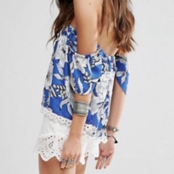 LOVERS + FRIENDS Floral Off the Shoulder Top Blue White Small - Picture 5 of 5